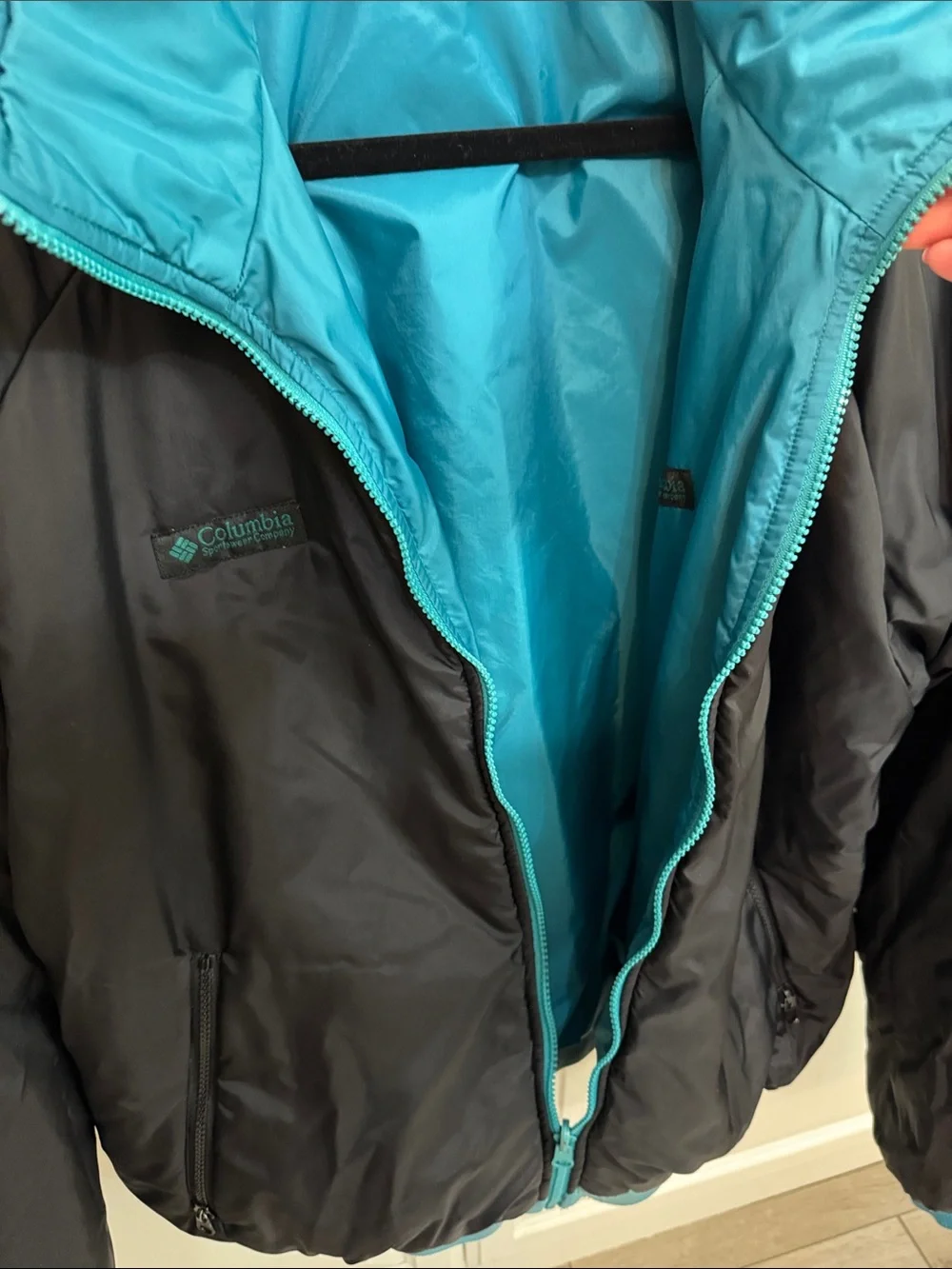 Vintage Columbia Men's or Women’sTeal and Black Reversible Puffy Zip Jacket size